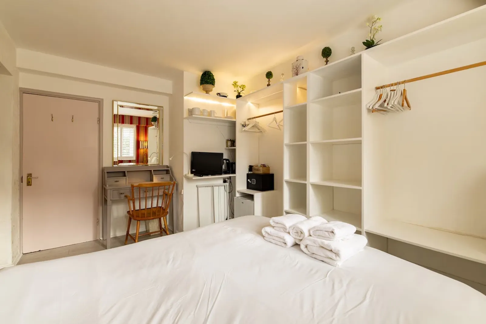 Red Room, Kennington Park, Kennington, London
